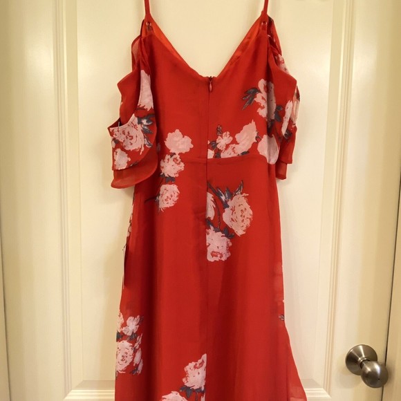 NWT LuLu’s Love in Bloom Dress Small Red Floral Print Off-the-Shoulder High-Low - Picture 9 of 11